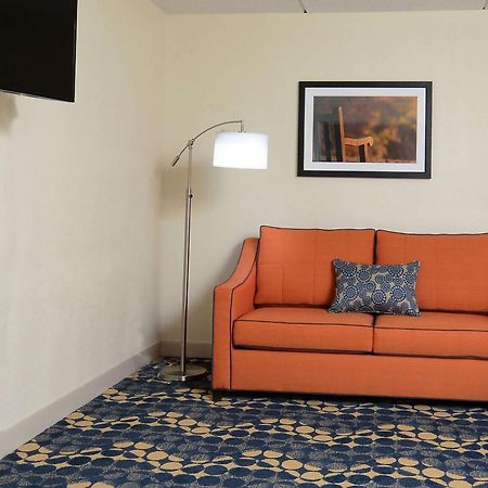 Hampton Inn Roxboro Buitenkant foto