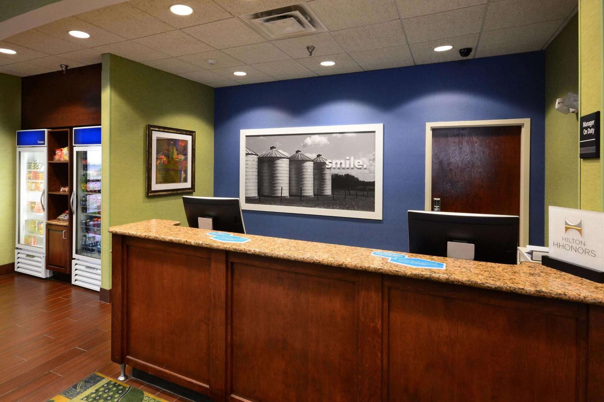 Hampton Inn Roxboro Buitenkant foto