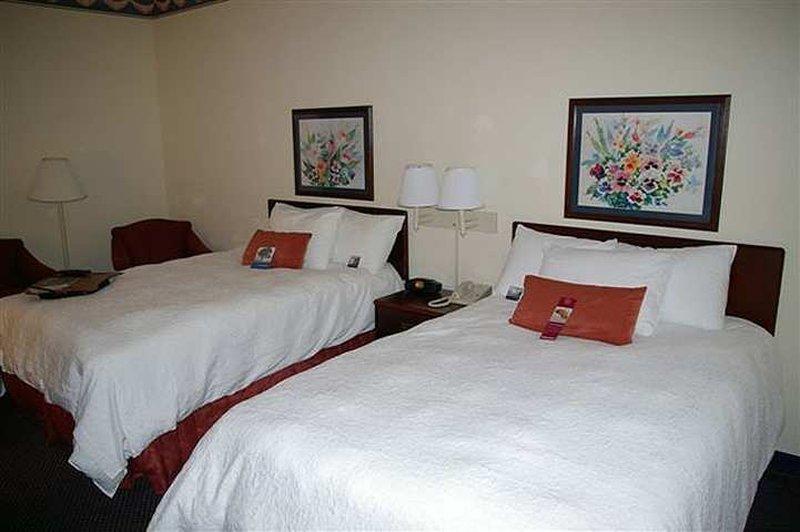 Hampton Inn Roxboro Buitenkant foto