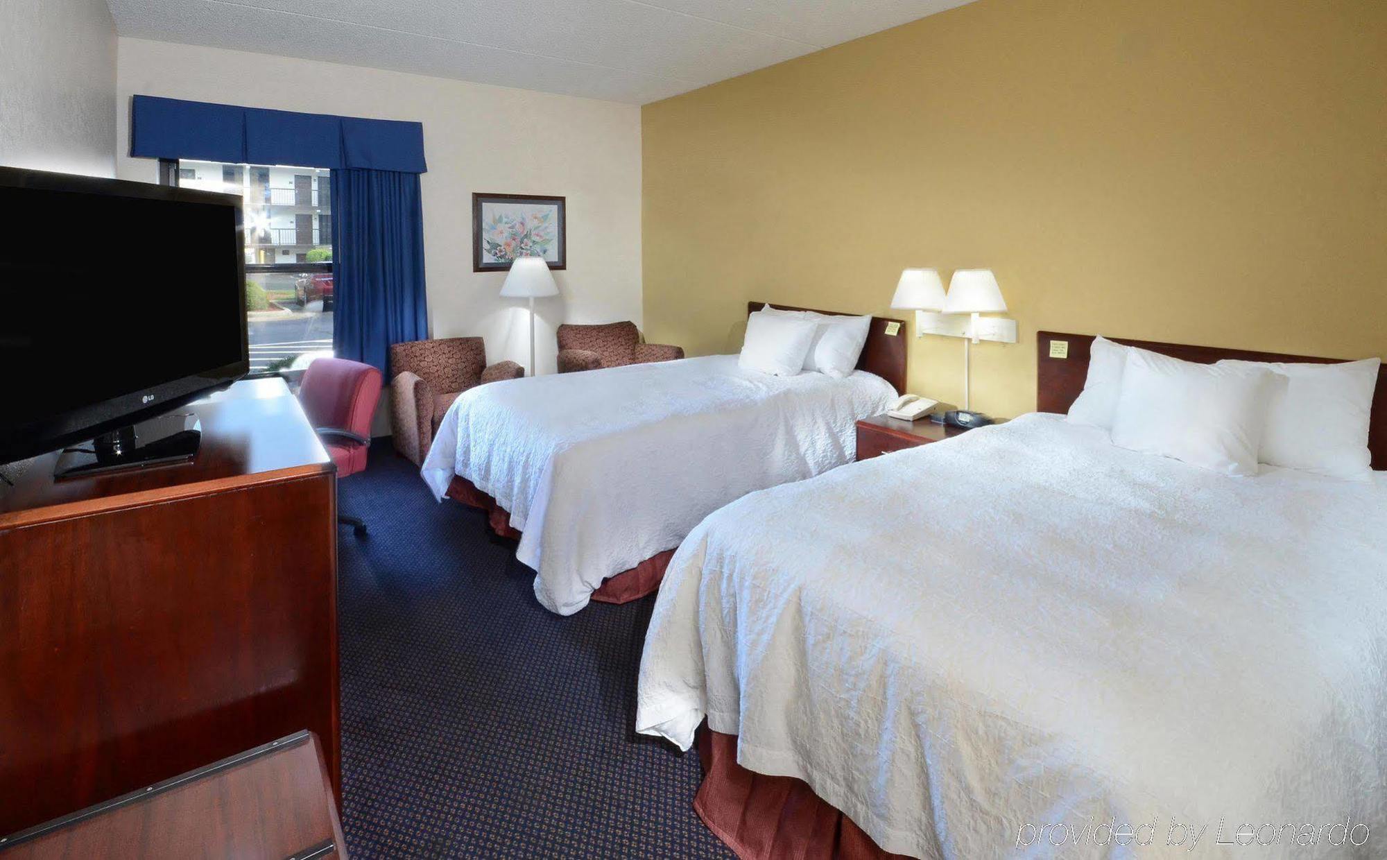 Hampton Inn Roxboro Buitenkant foto